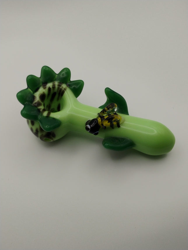 4.5" Green Trunk Buzzing Bee Pipe.